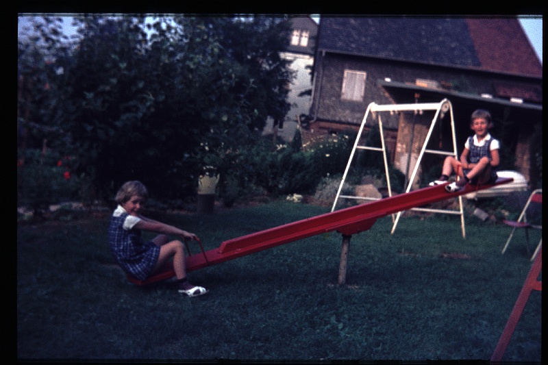 20.Gronau juli 1968 Brigitte,Marion.JPG